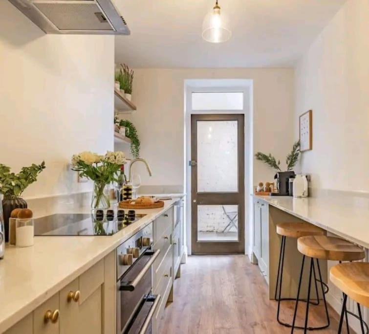 St Marg'S Hideaway; Grade II Listed Luxury Apartment In The Heart Of Cheltenham - Gateway To The Cotswolds! Sleeps 4 - Outdoor Seating And Free Private Parking! Εξωτερικό φωτογραφία